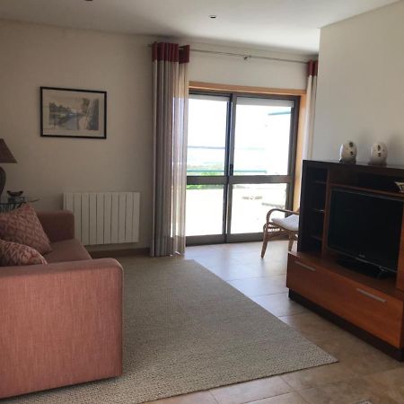 Beachfront Apartment With Sea View Azurara Dış mekan fotoğraf