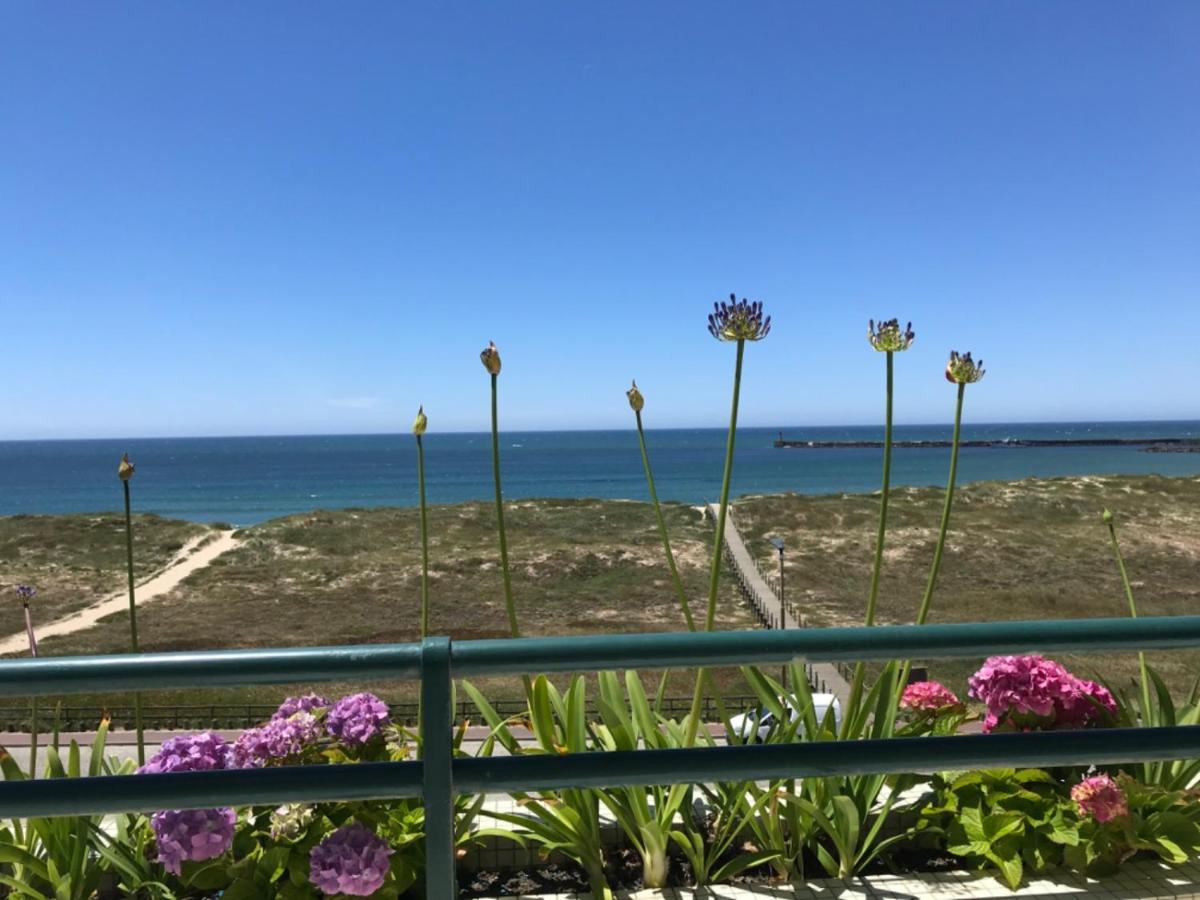 Beachfront Apartment With Sea View Azurara Dış mekan fotoğraf